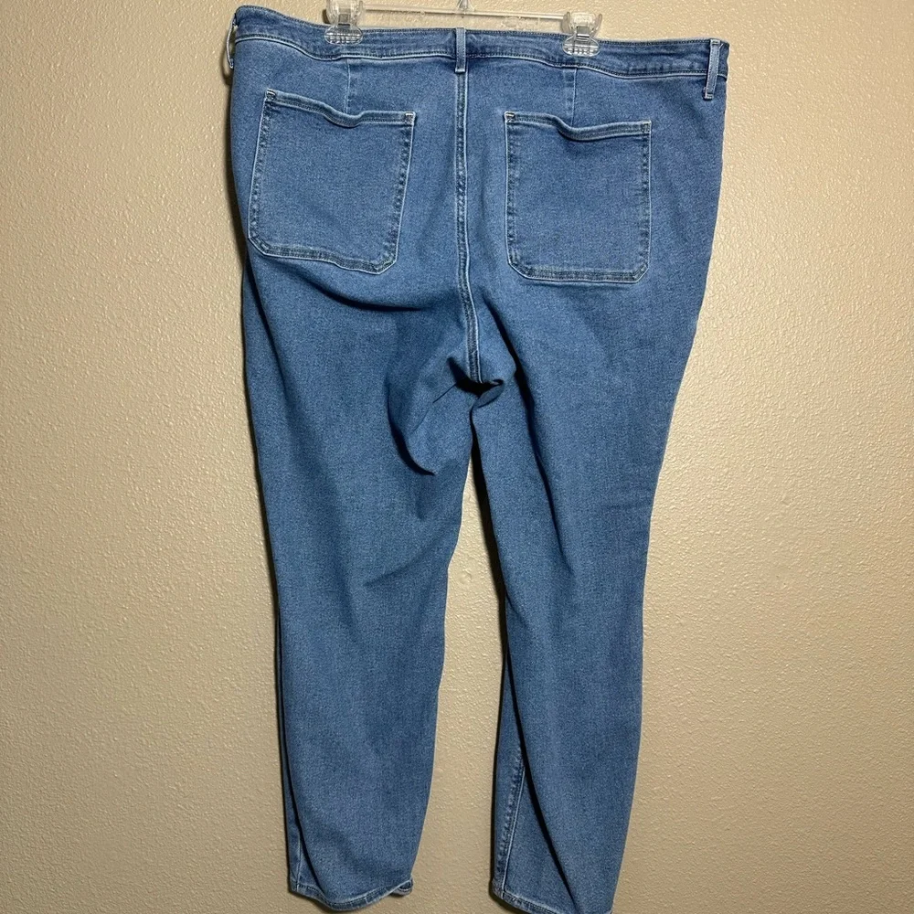 Old Navy Light Blue Ankle Jeans - Picture 2 of 3